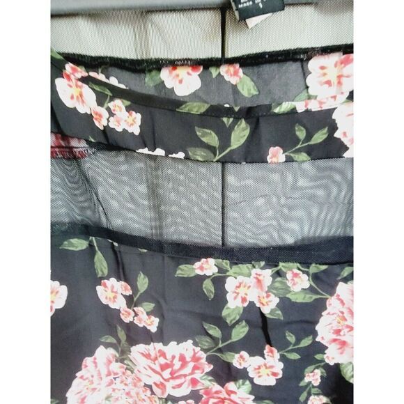 Torrid 1 Black Red Mesh Shirt Top Floral Size 1X Semi Sheer Round Neck‎ - Picture 4 of 7